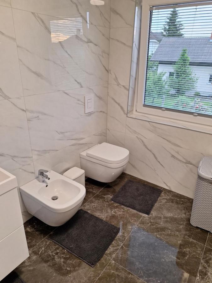 Guesthouse Flower 류블랴나 외부 사진